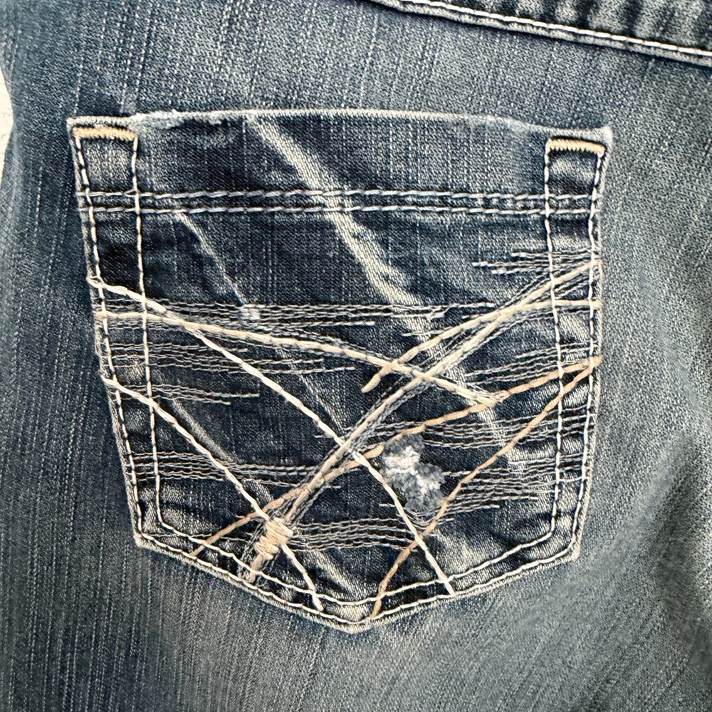 BKE EUC Women’s Light Blue Light Distressed Denim Cropped Jeans Size Size 34